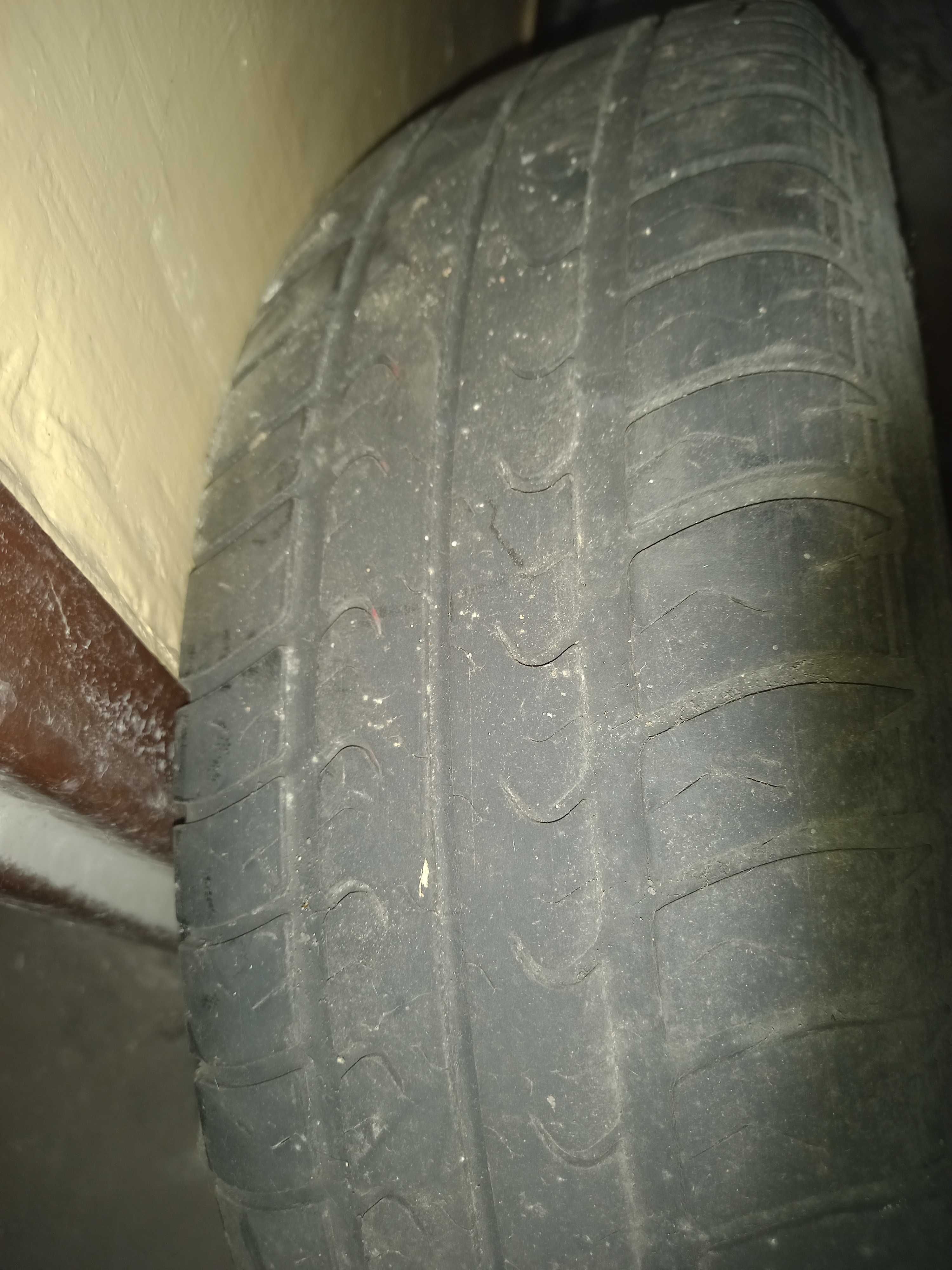 Opona z felgą 165/65 R14