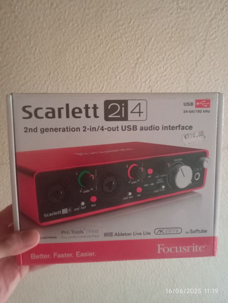 Placa de som Focusrite Scarlett 2i4 2° Geraçao e microfone para gravaç