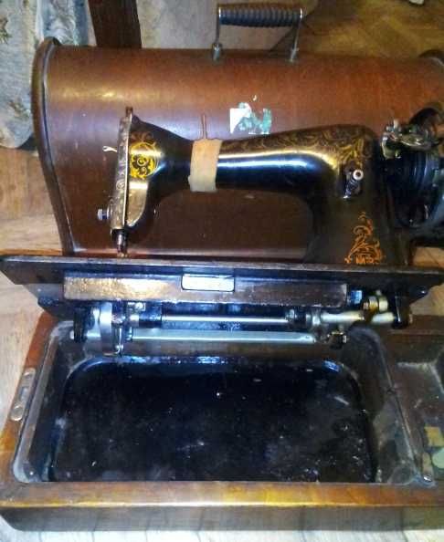 Старовинна швейна машина