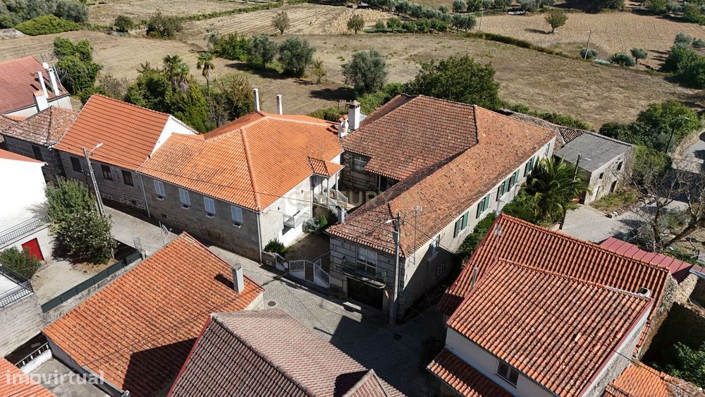 Casa Rústica em Penalva do Castelo, Viseu com Vista Panorâmica