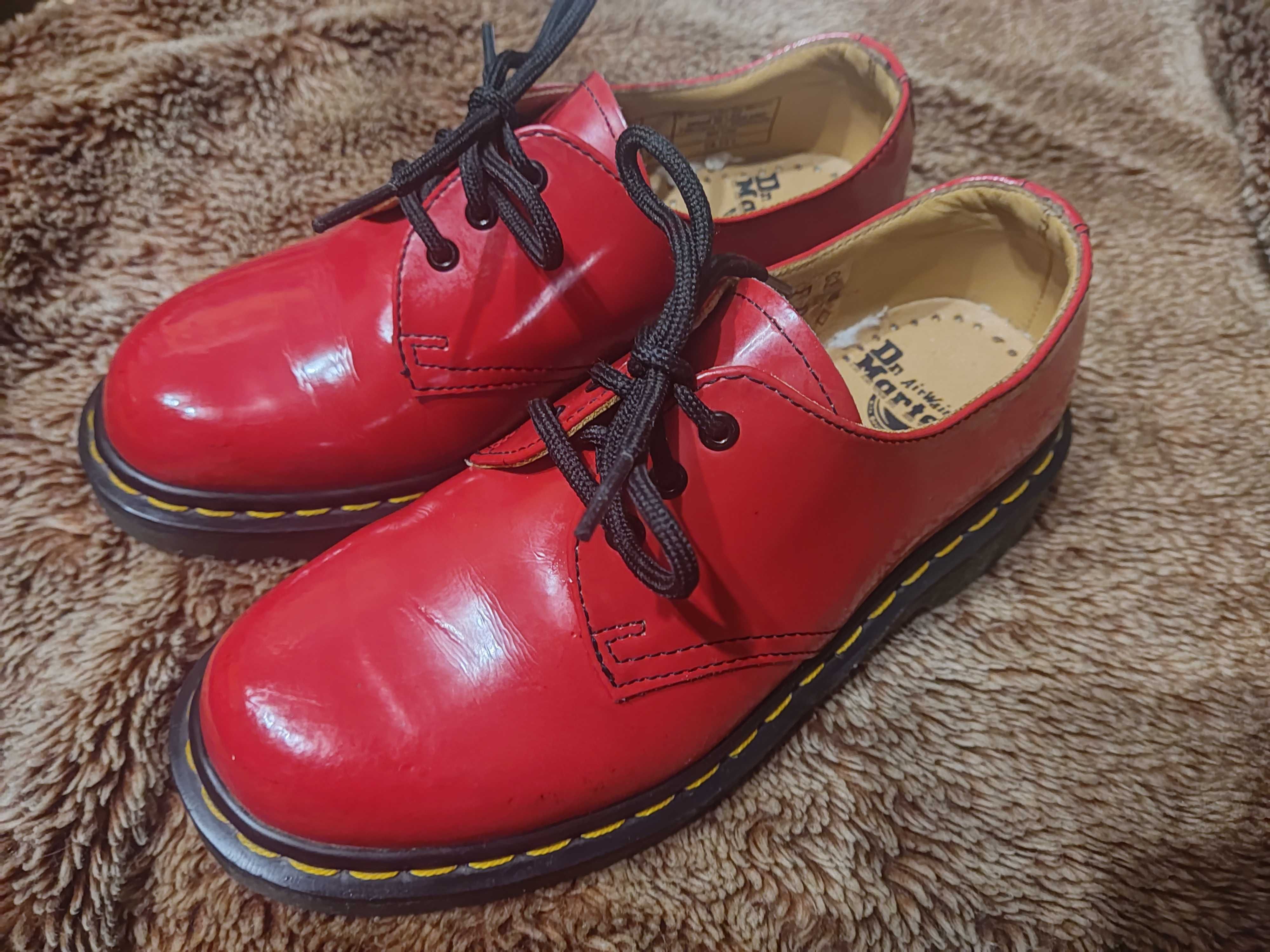 Dr. Martens кожаные туфли красные