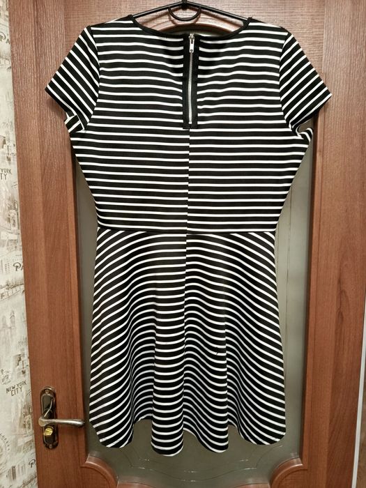 Гарна сукня у смужку,розмір 50-52