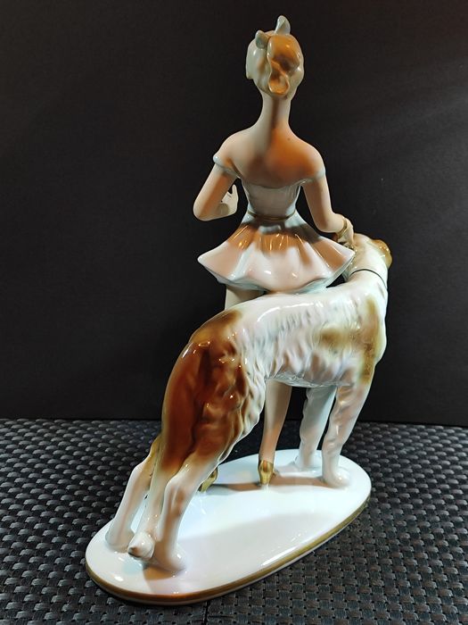 Porcelana GEROLD Figurka Dama z psem Borzoj TETAU 1949 r.