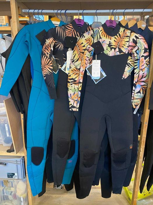 Lote de roupas de surf