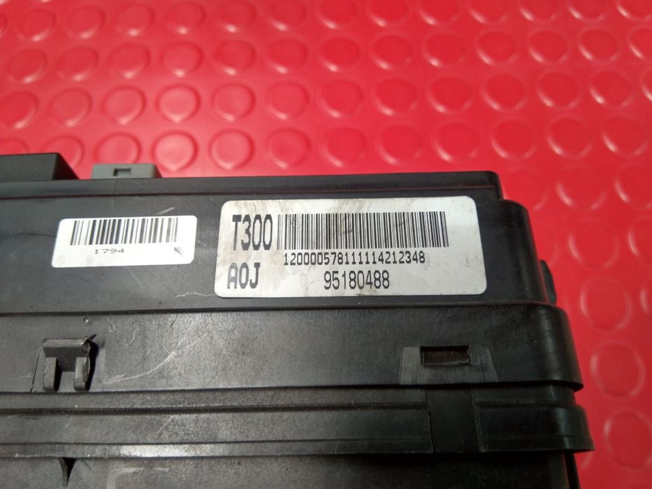 Caixa de Fusíveis [Chevrolet Aveo (T300)]