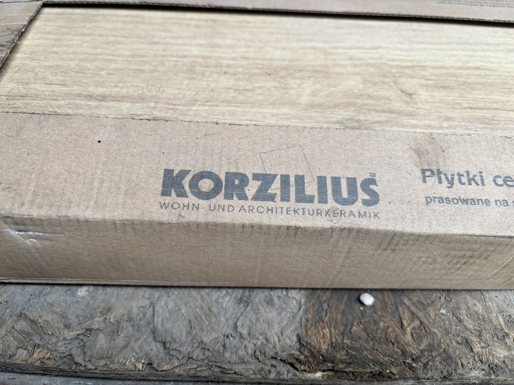 Plytki gres Tubądzin 1198x190x8mm Mountain Ash Gold seria Korzilius
