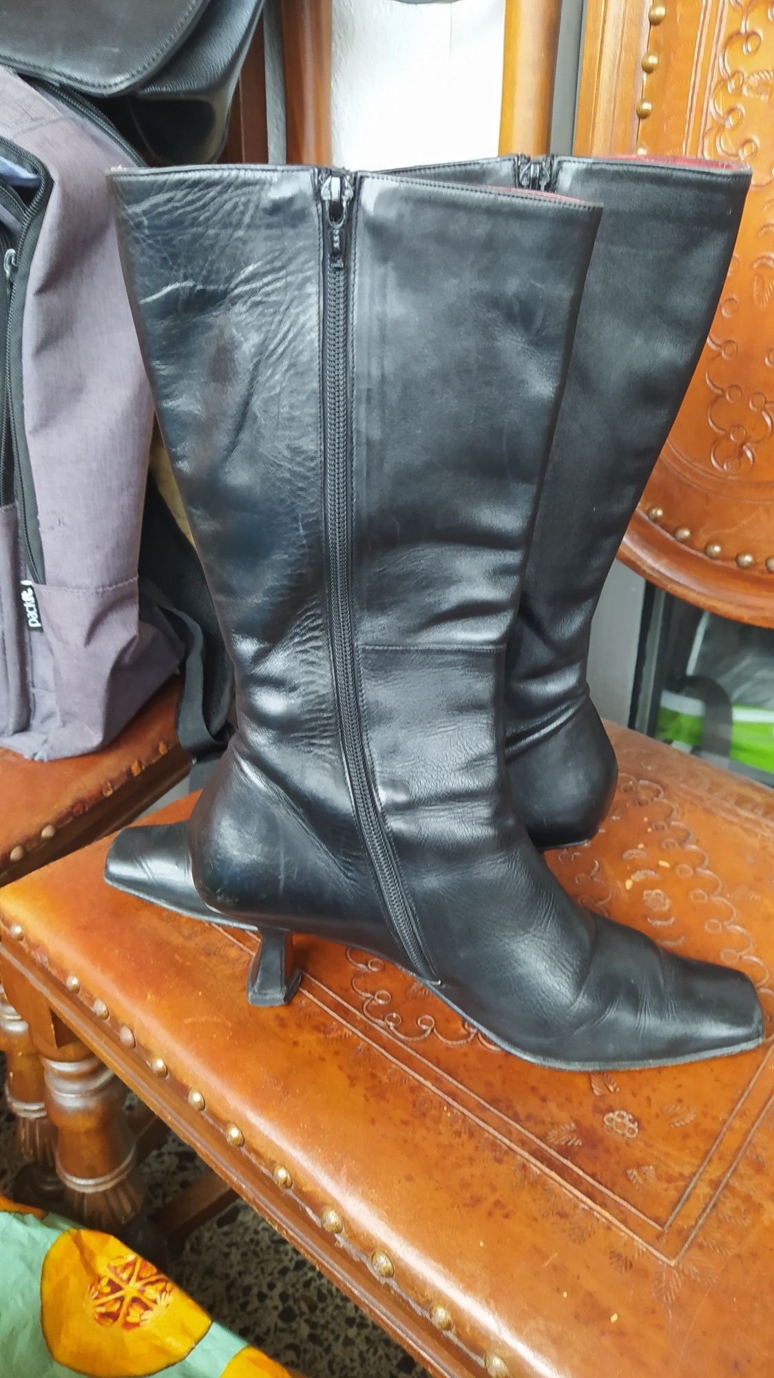 Botas de boa marca as pretas mais usadas, mas ambas em bom estado