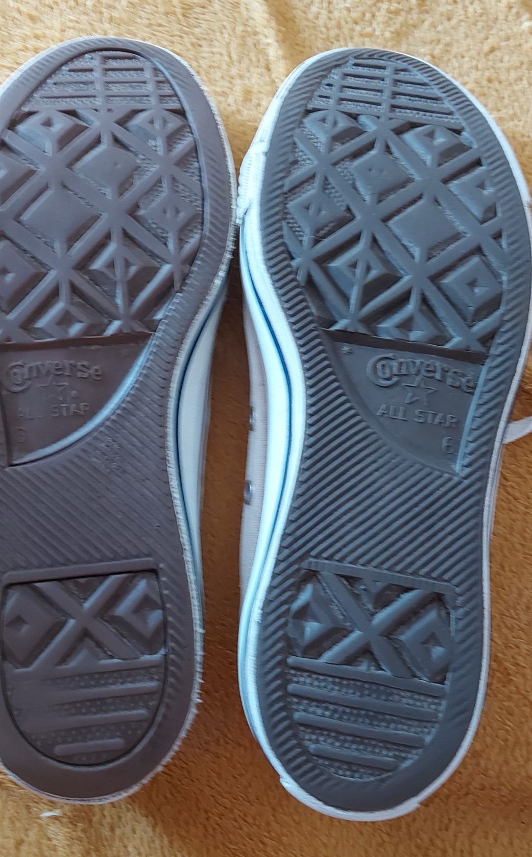 Białe tranpki Converse. Rozmiar 39.