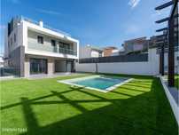 Moradia T4 com jardim e piscina em Famões, Odivelas