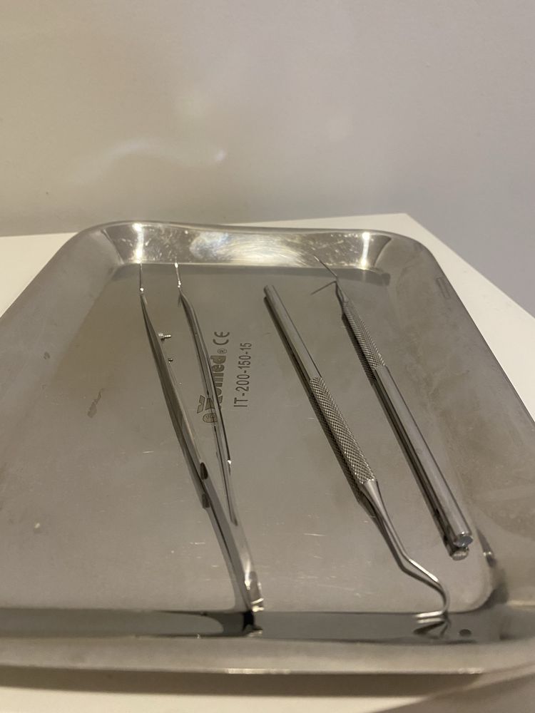 Tabuleiro medicina dentaria com sondas e pinça