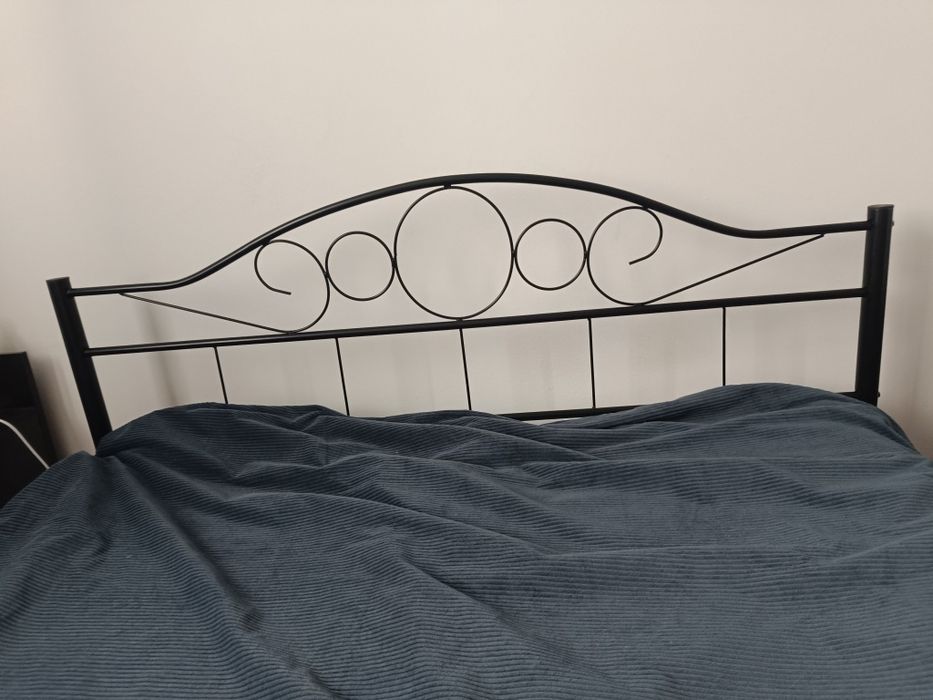 Czarna rama łóżka metalowa 140x200 cm stalowe łóżko