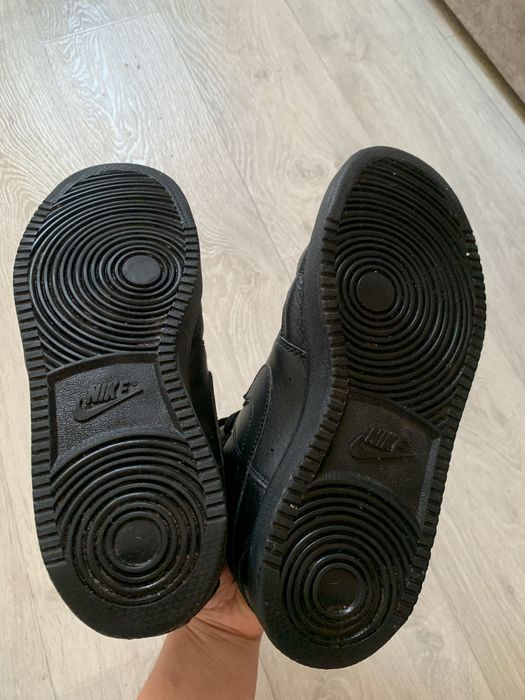 Продам чоловічі  ботинки Оригінал  Nike Court Vision розмір 42.5 27 см