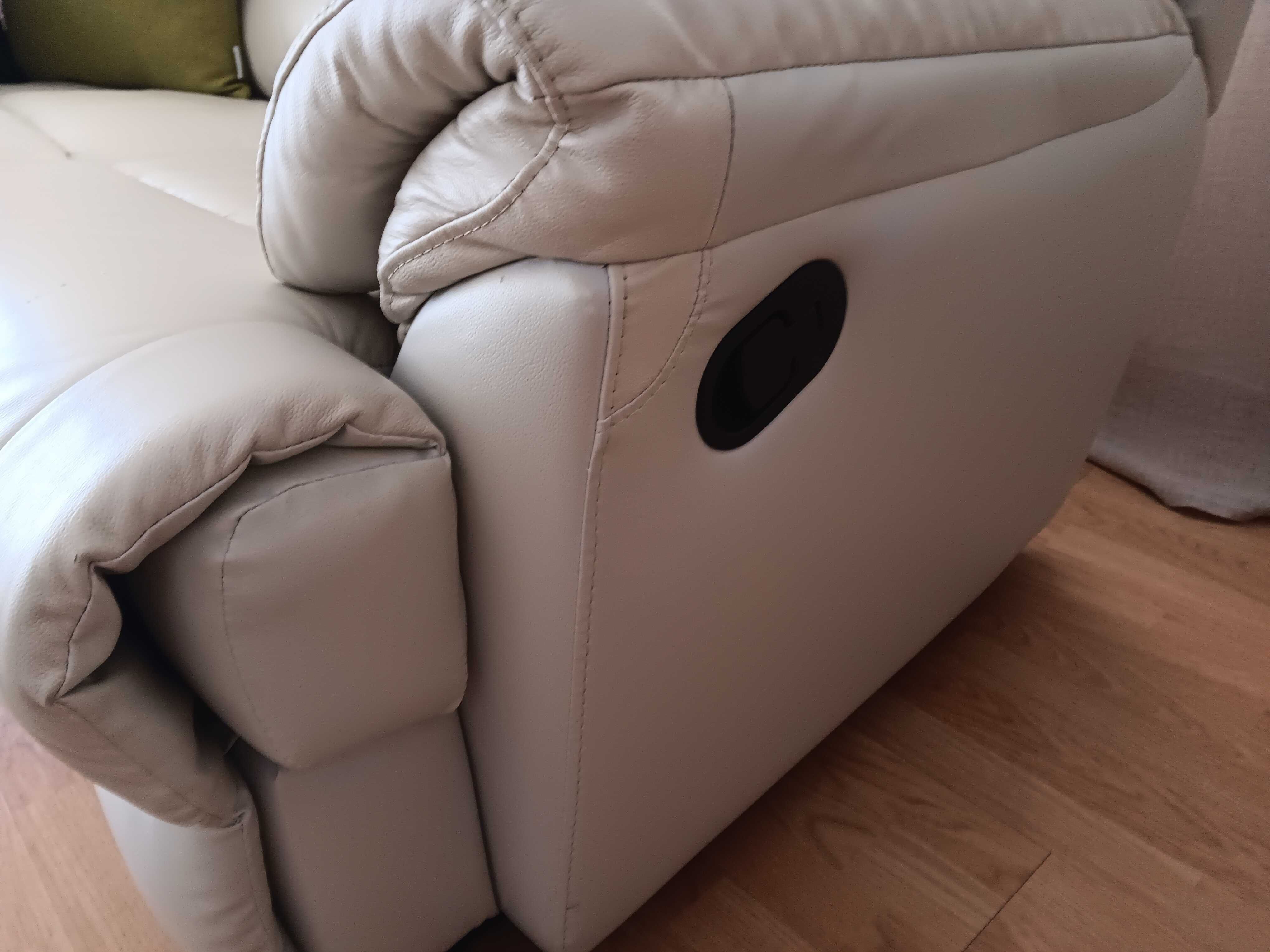 Vendo sofa em pele. Bom estado