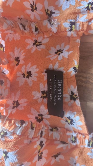 Sukienka hiszpanka Bershka. Lekko się naciąga.