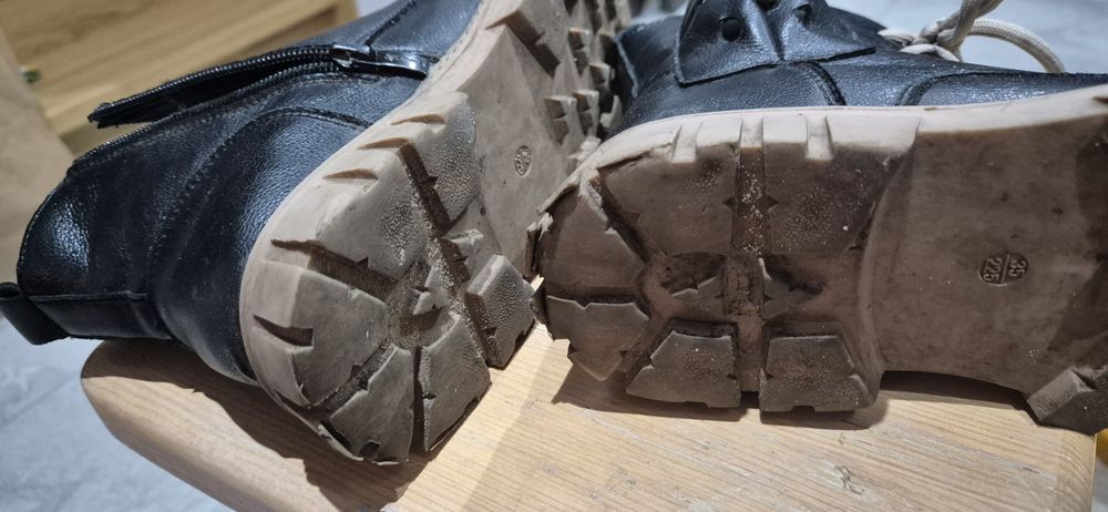 Buty zimowe dla dziewczynki rozm. 35