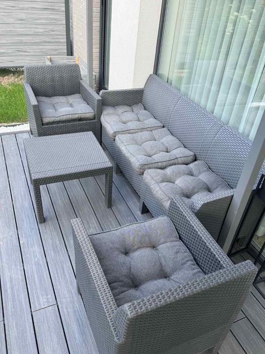 Zestaw mebli ratanowych – sofa, 2 fotele, stolik + poduszki