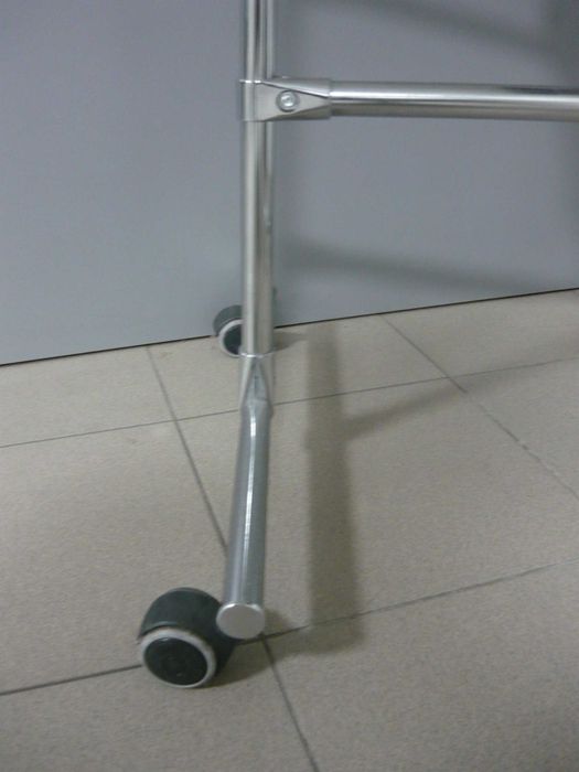 wieszak stojak na wieszaki