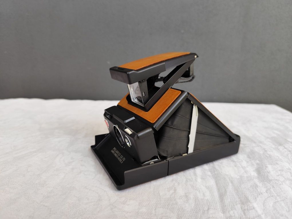 Polaroid SX-70 Land camera model 3