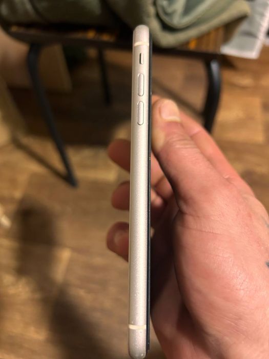 Продам apell 11 на 64 памяті в ідеальному станв