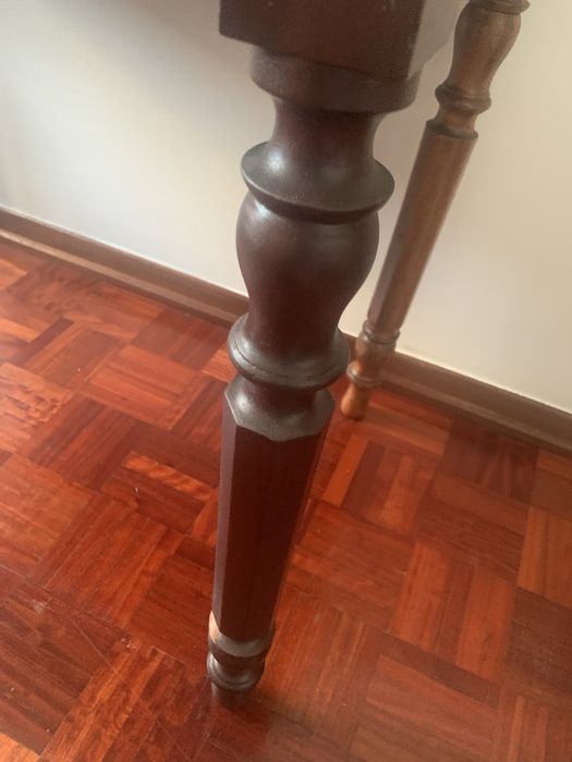 Mesa antiga com espelho