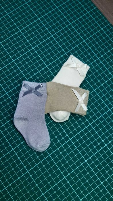 3 pares de meias Novidades para cerimónia ou não, tam. 0/6m (pé 14/18)