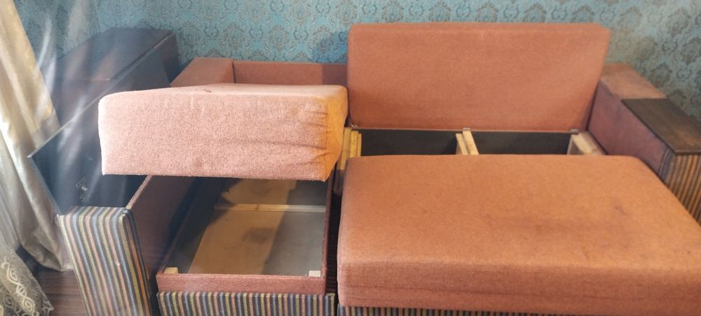 Кутовий великий диван