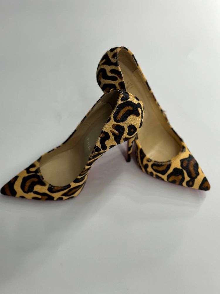 Леопардові туфлі на підборах от Christian Louboutin