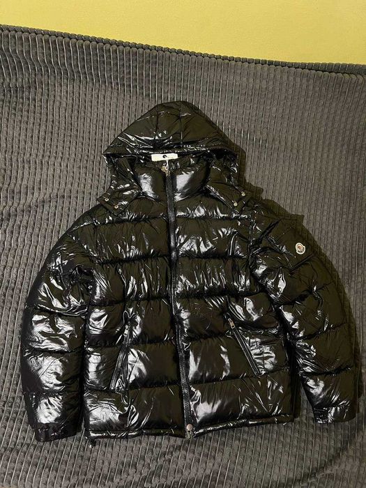 Чоловічий зимовий пуховик Moncler
