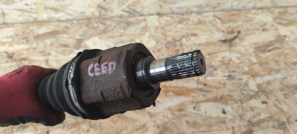 KIA Ceed I 1.6 CRDI Półoś Lewa Króka Lewy Przód LP