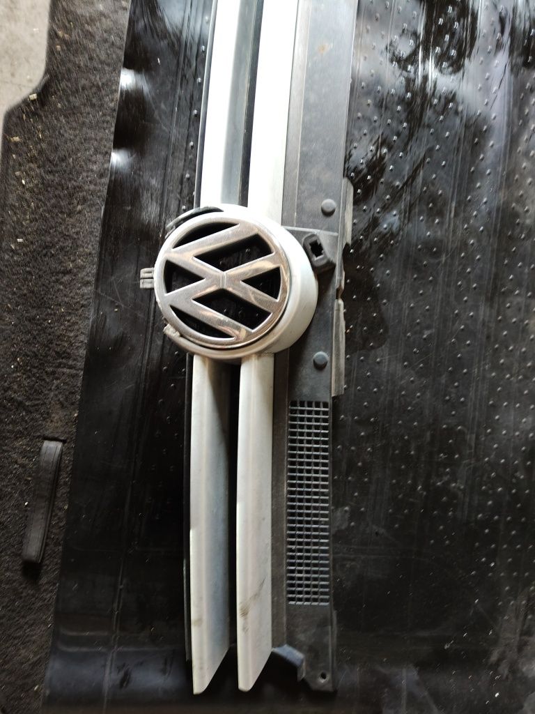 Grill przód atrapa maski volkswagen golf 4 lb7z