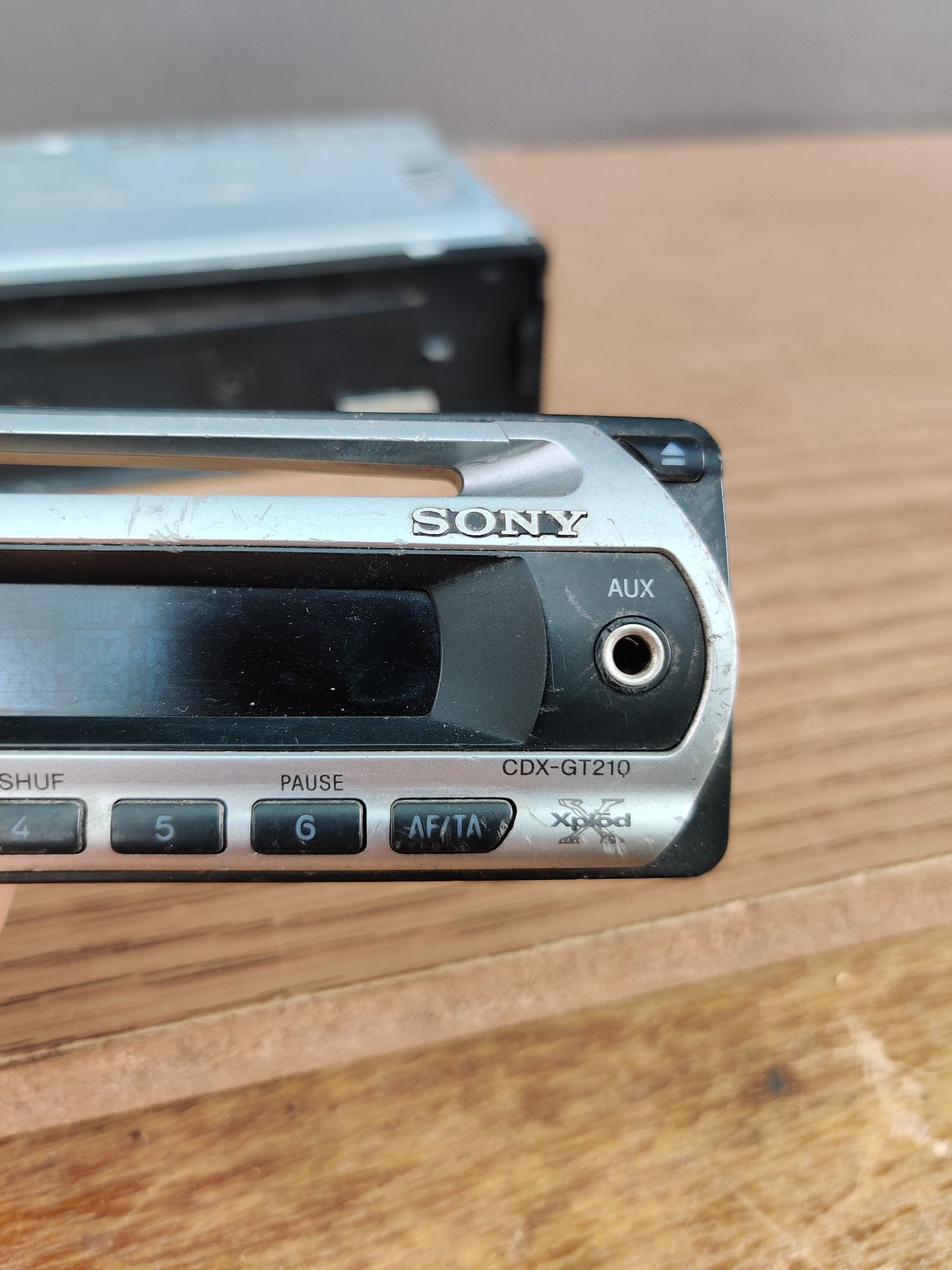 Автомагнитола Sony CDX-GT220 в полностью рабочем состоянии!