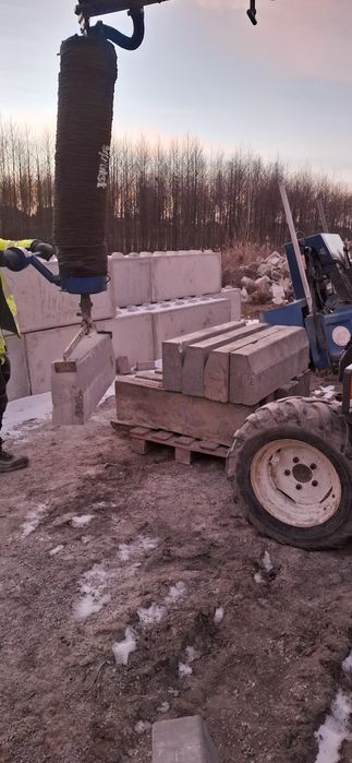 Układarka do kraweznikow samojezdna Transmanut, Probst, Optimas