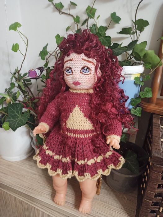 Lalka, ręcznie robiona.