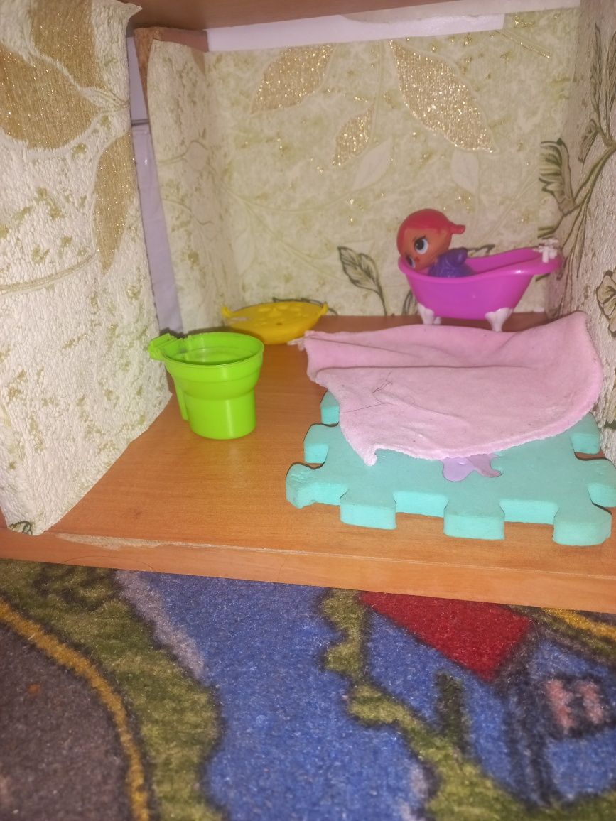 Ляльковий будиночок з лолами