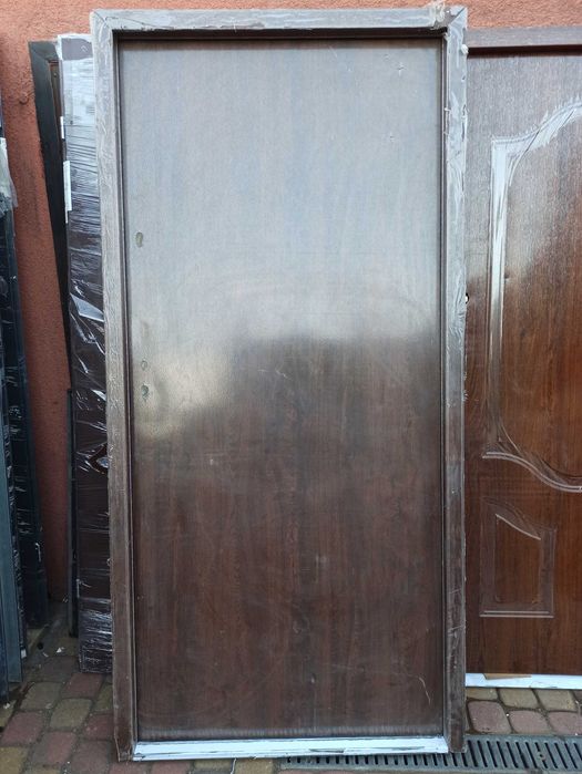 Nowe drzwi z futryną metalowe zewnętrzne prawe lewe 90-tki Montaż