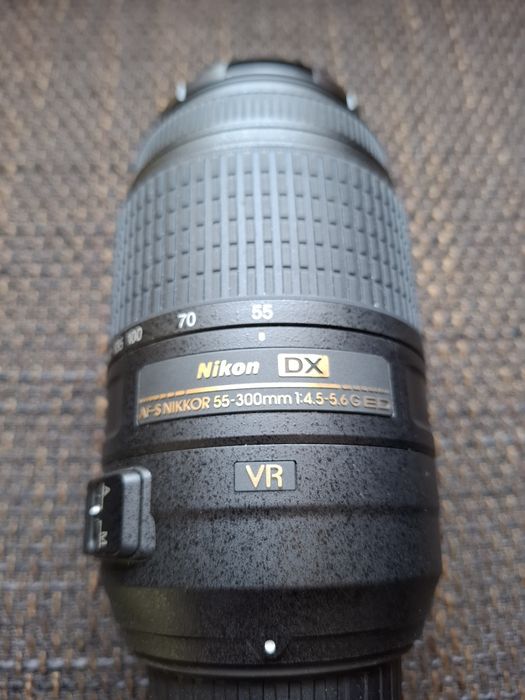 Фотоапарат nikon d3200+студійний спалах, білий фон