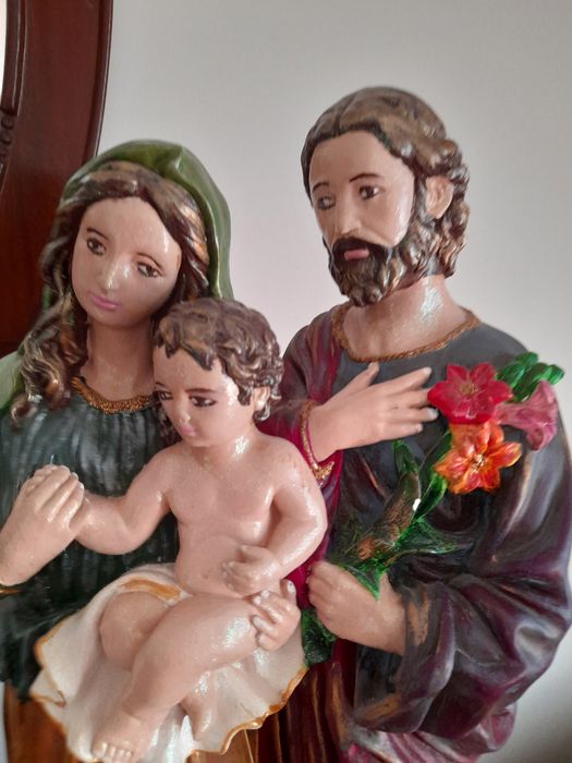 Estatueta  grande pintadas a  mão