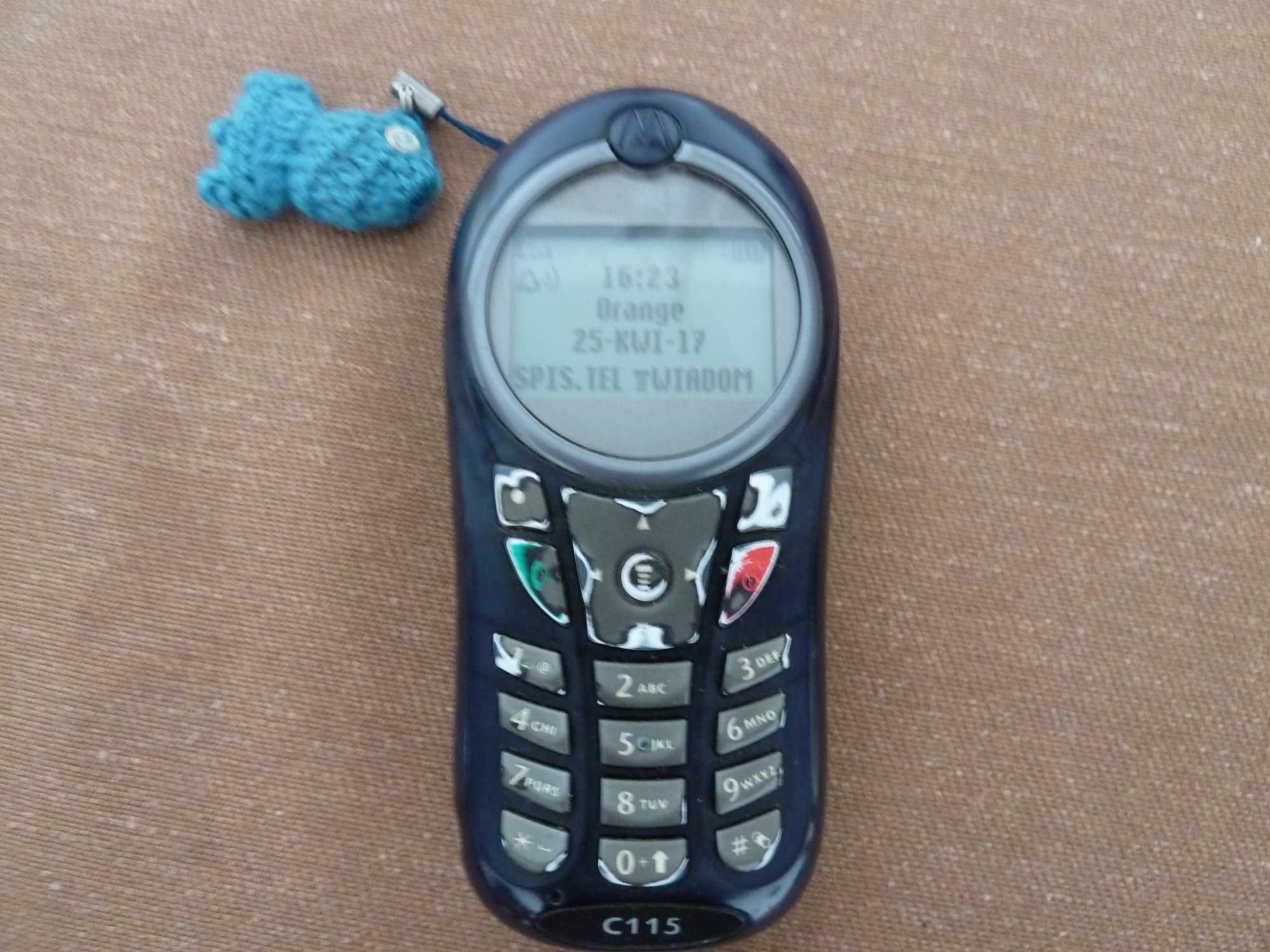 Zabytkowy telefon komórkowy Motorola C 115