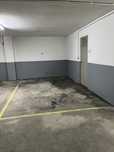 Lugar garagem com arrumos