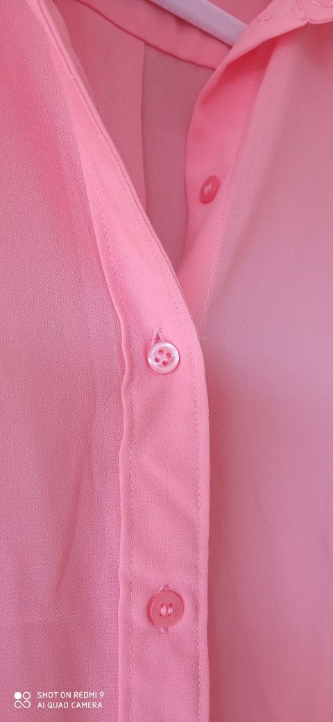 Różowa bluzeczka lekko prześwitująca