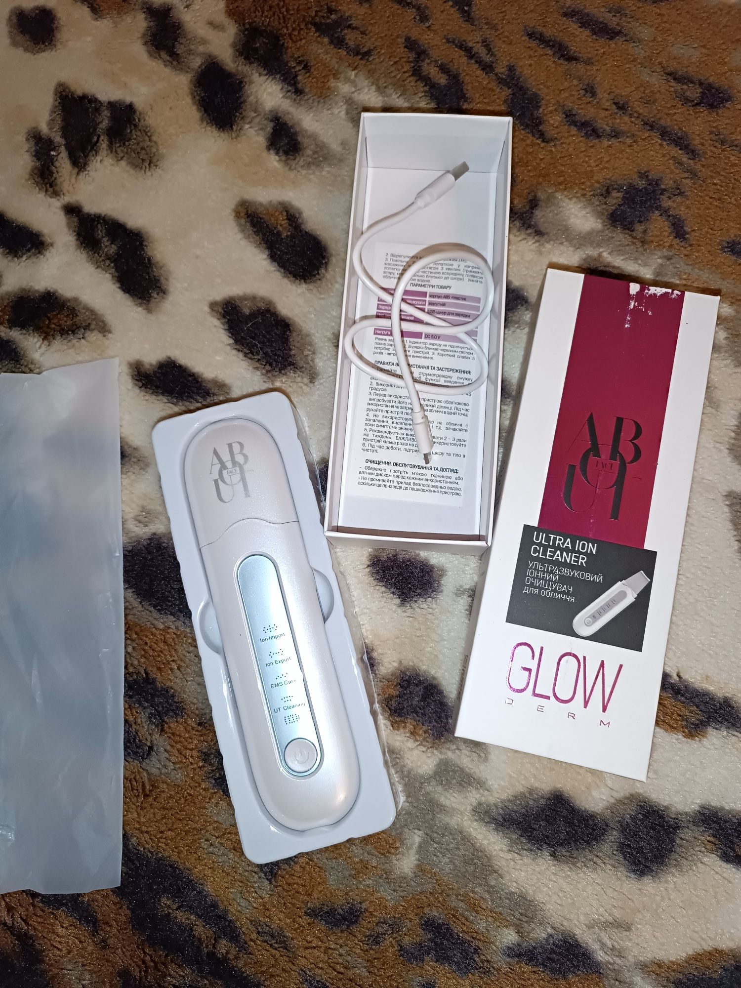 Ультразвуковий іонний очищувач для обличчя ABOUT FACE
Використовувався