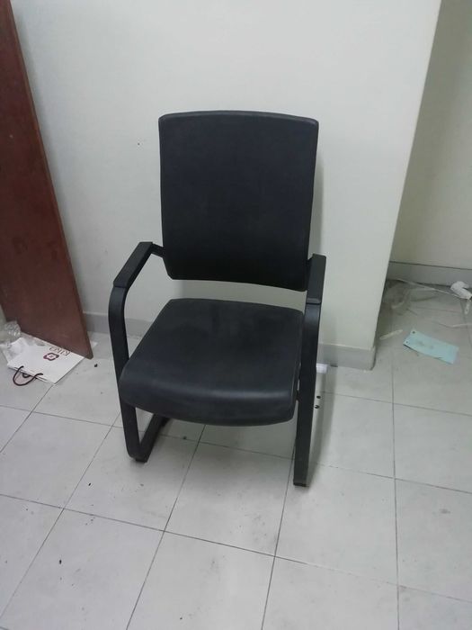 Mesa grande com tampo em vidro