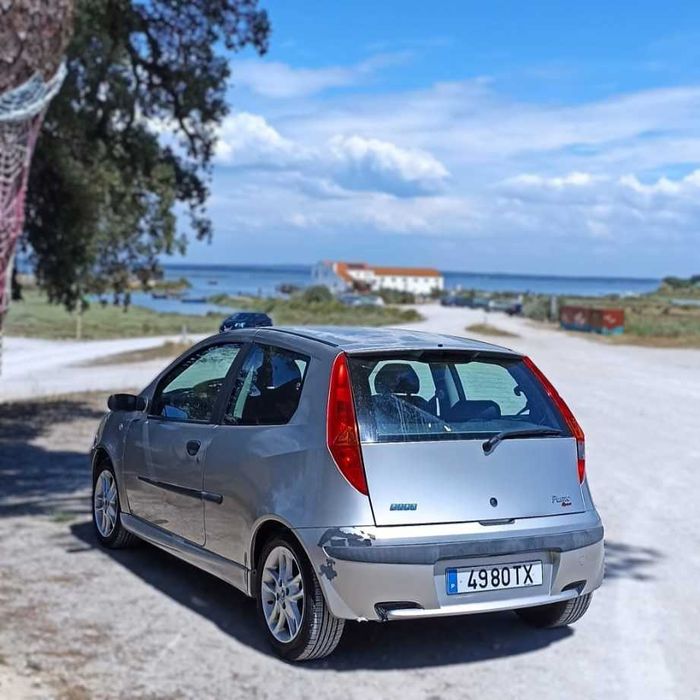 Fiat Punto 2002 • 113.860 km • Inspeção válida até Julho de 2026