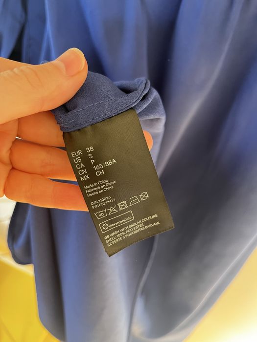 Kobaltowa niebieska sukienka z długim rękawem