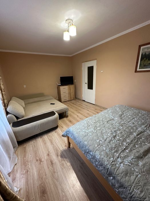 квартира навпротив басейну, постійно опалення,гаряча вода