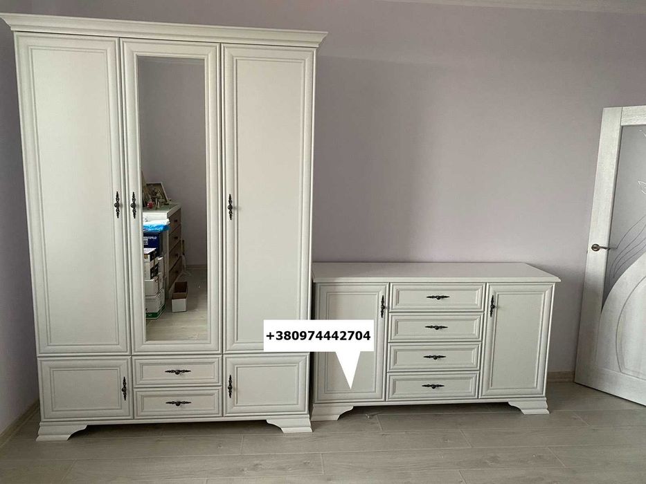 Збірка меблів для дому. Скласти меблі. Зібрати меблі.