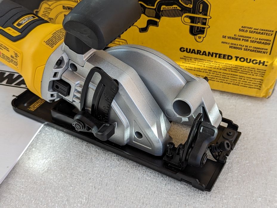DeWALT DCS571 20V Atomic Циркулярна дискова пила торцовка паркетка