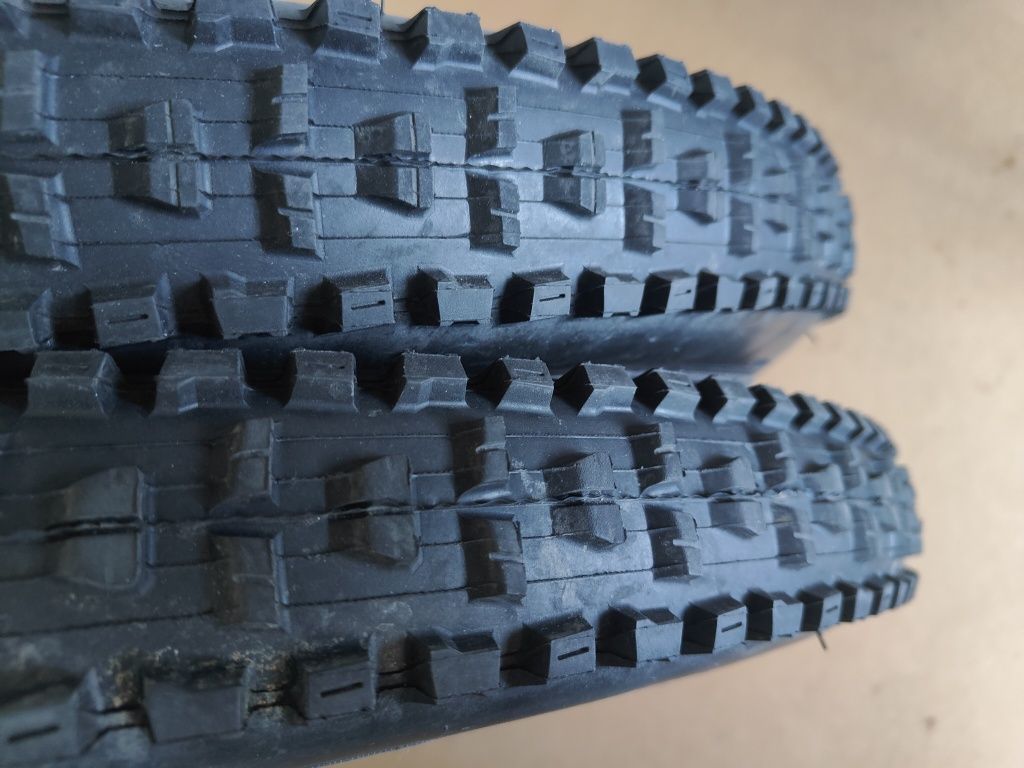 Maxxis High Roller 2 26*2,40" folding, нові, пара.

Гума в новому стан