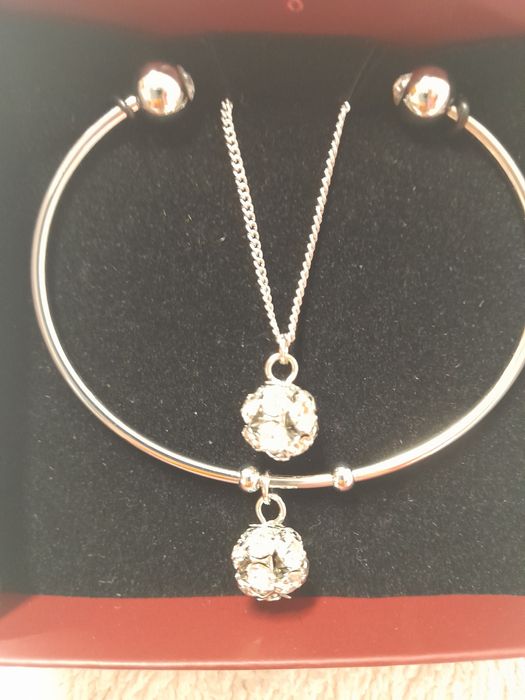 Conjunto de colar e pulseira Oriflame