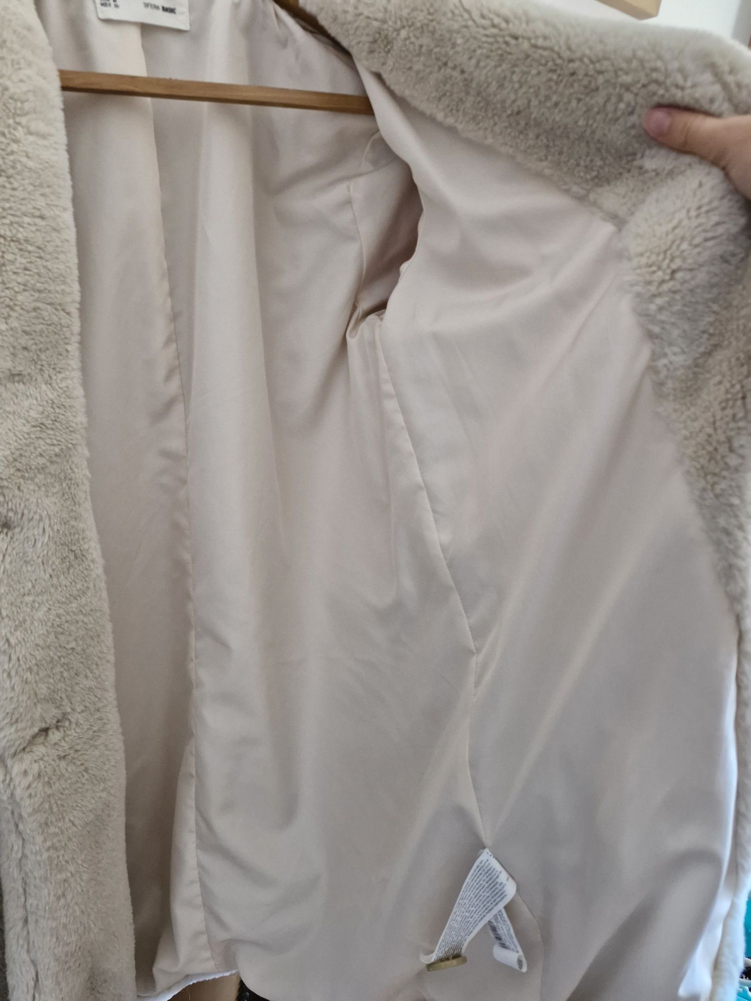 Vendo casaco de pelo bege.
